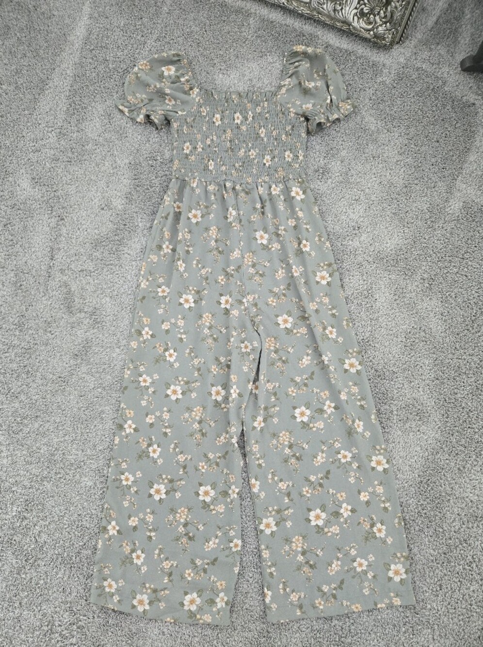 Inspired Hearts smocked bodice sage green floral jumpsuit. Size Medium - Picture 4 of 11